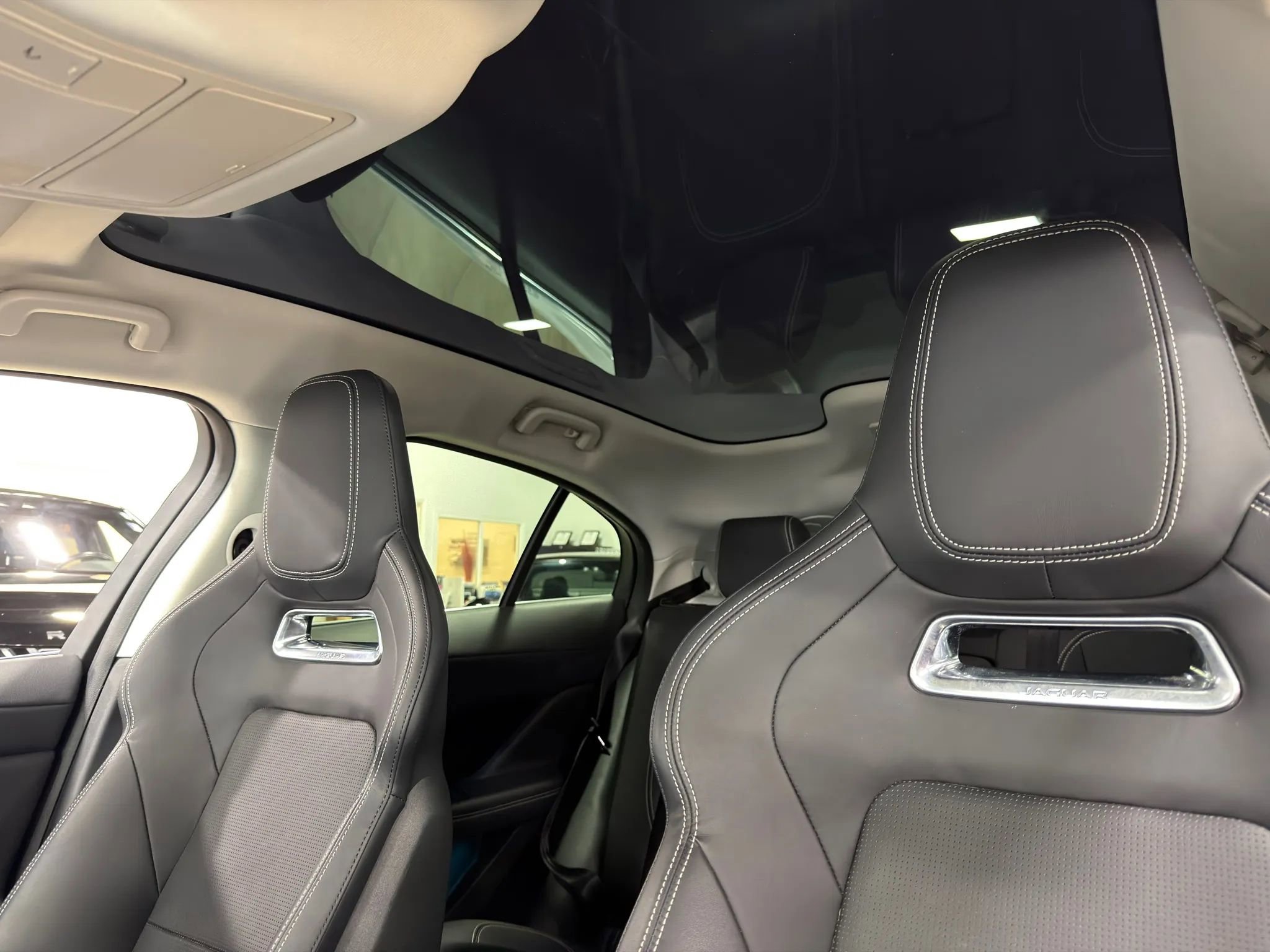 Used 2020 Jaguar I-PACE SE image 24