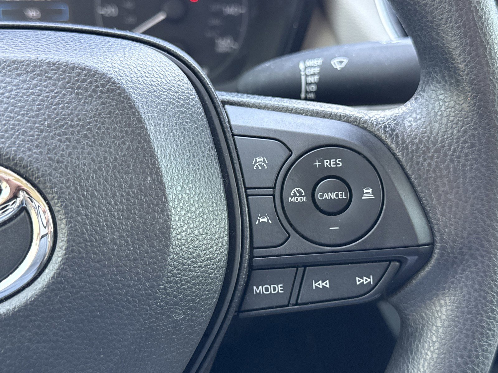 Used 2024 Toyota Corolla LE w/ LE Convenience Package image 18