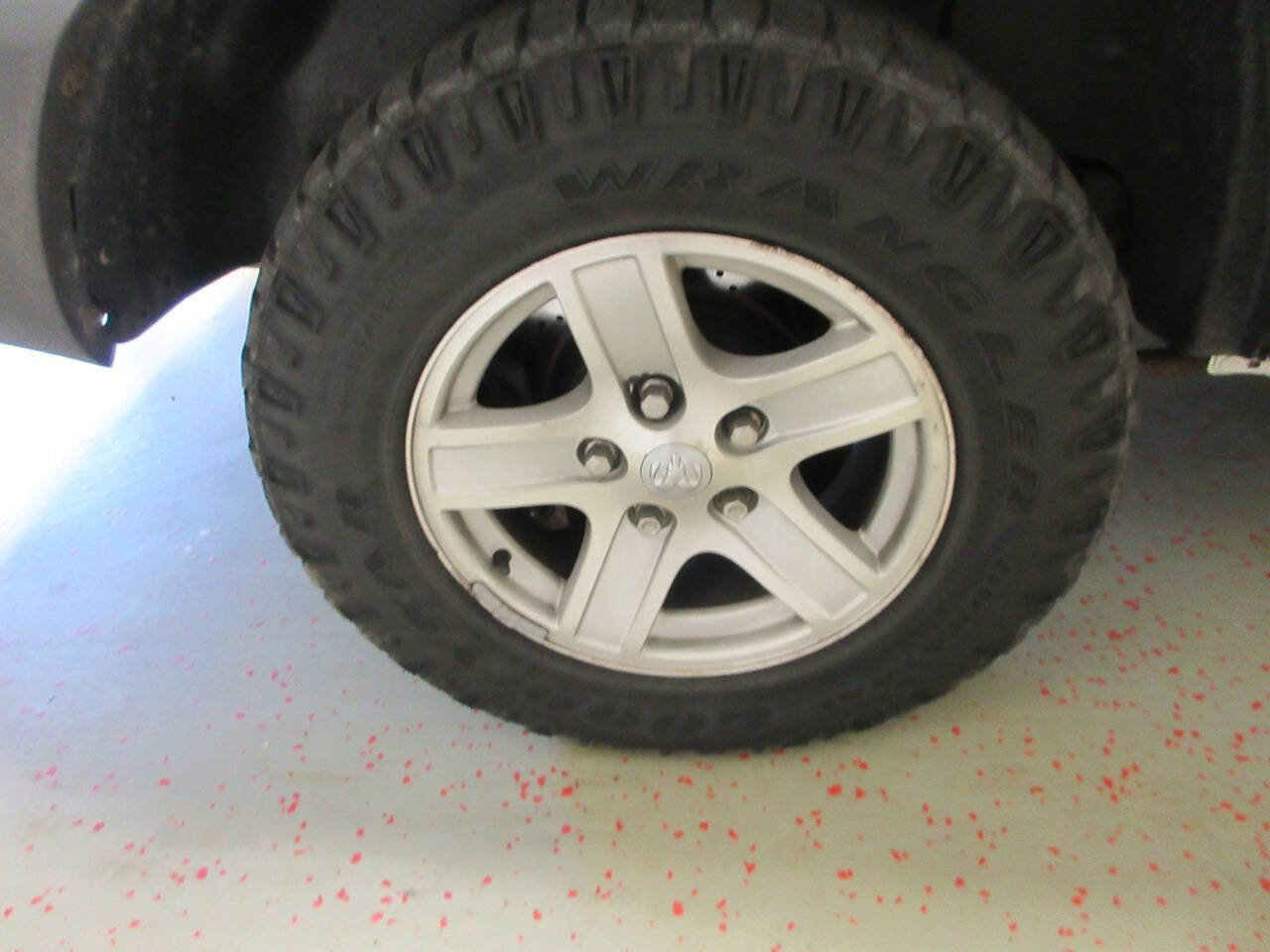Used 2005 Dodge Durango SLT AWD/4WD image 17