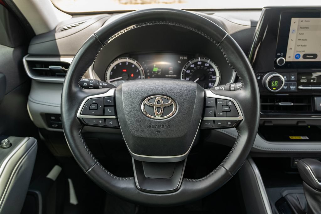 Used 2023 Toyota Highlander XLE FWD image 23