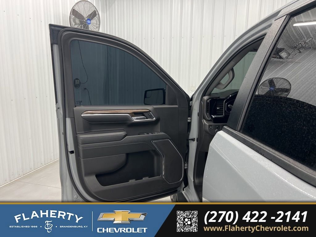 Used 2024 Chevrolet Silverado 1500 LT AWD/4WD image 8