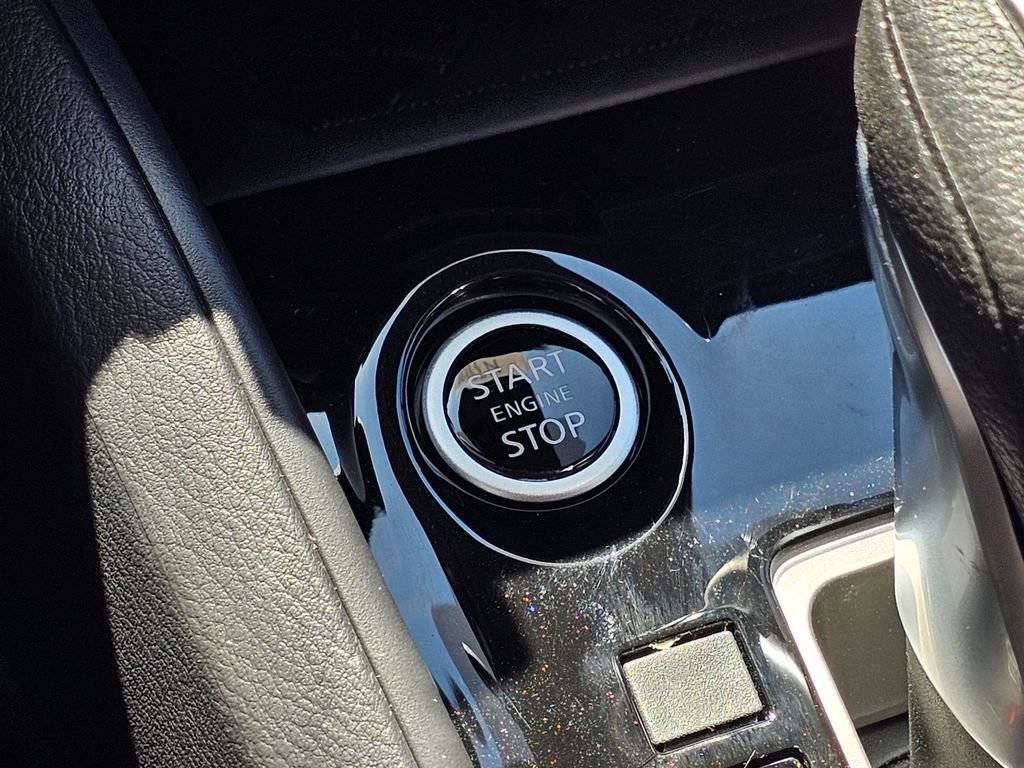 New 2025 Nissan Versa SR w/ Trunk Package image 11