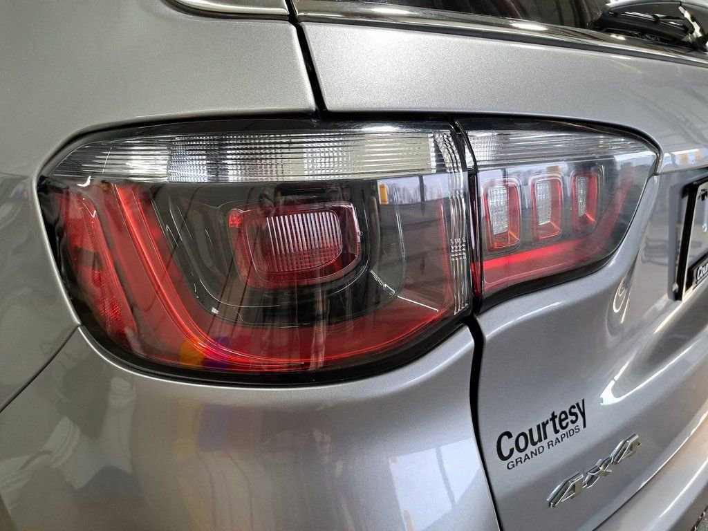 Certified 2022 Jeep Compass Latitude image 32