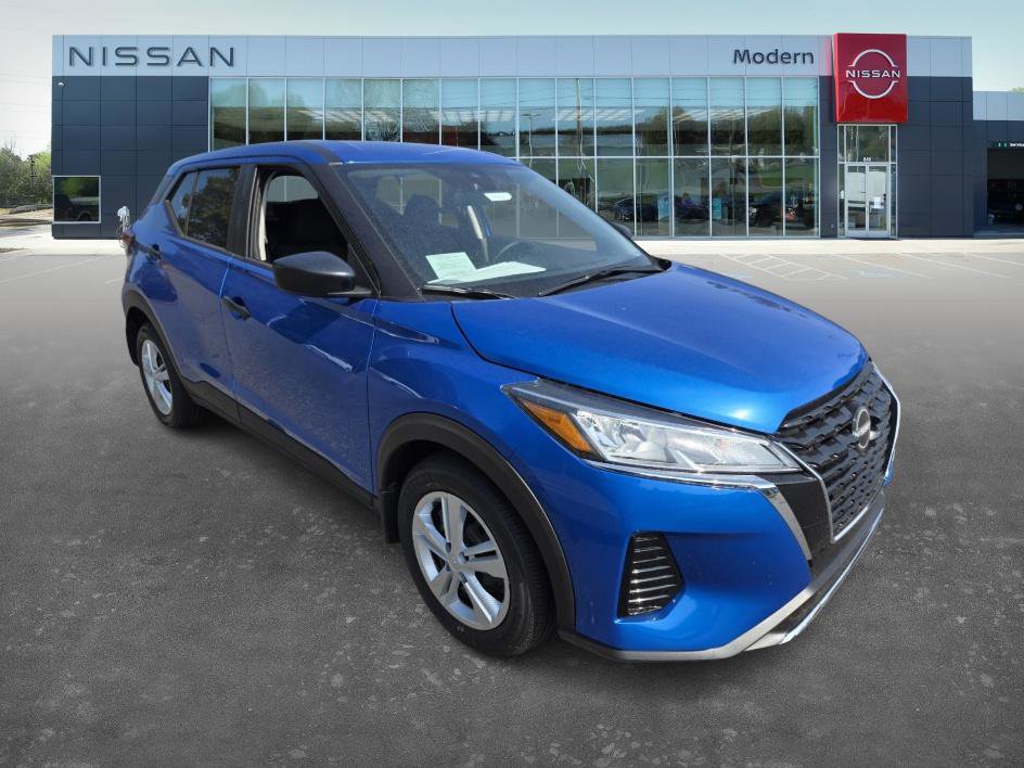 New 2025 Nissan Kicks Play S image 3