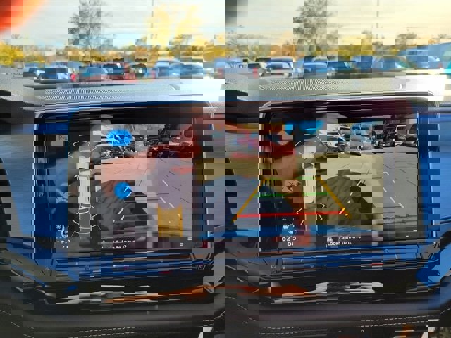 Used 2025 Volkswagen Atlas Cross Sport SE image 15