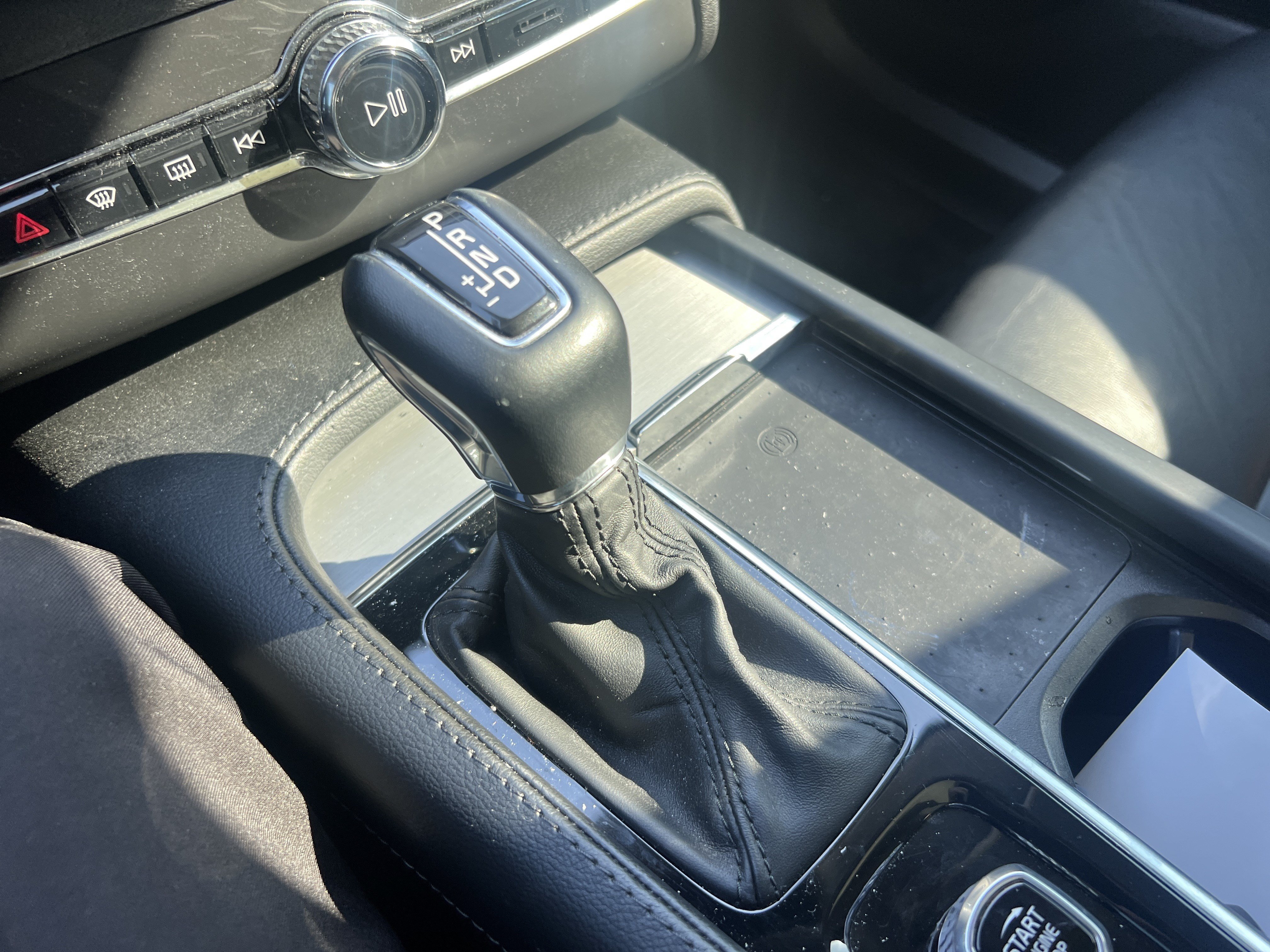 Used 2022 Volvo XC90 T5 Momentum w/ Climate Package FWD image 26