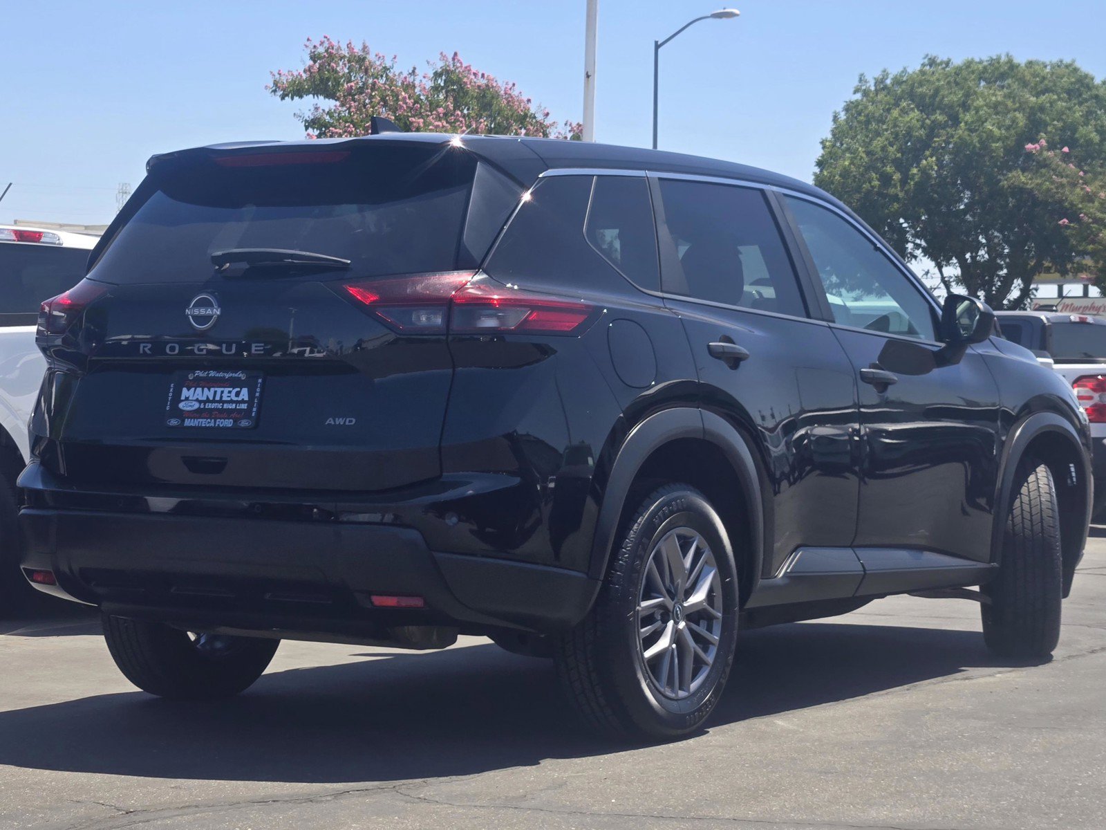 Used 2024 Nissan Rogue S AWD/4WD image 3