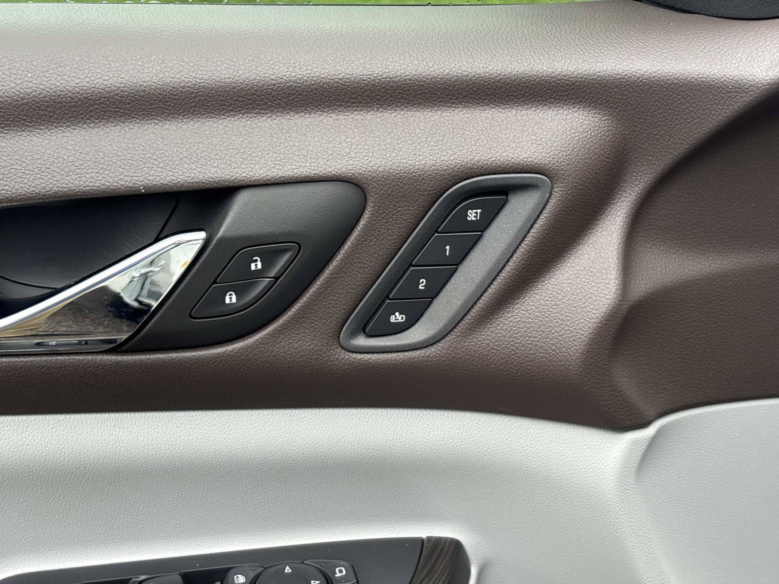 Used 2023 GMC Acadia SLT w/ Technology Package FWD image 13