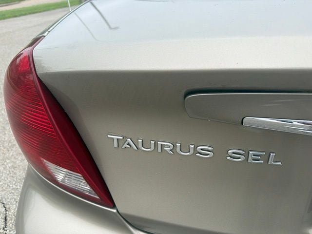 Used 2003 Ford Taurus SEL FWD image 12