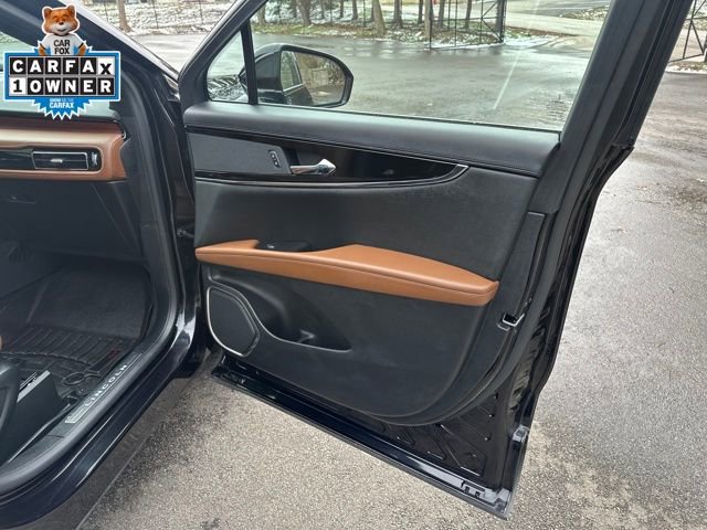 Used 2022 Lincoln Nautilus Reserve image 11