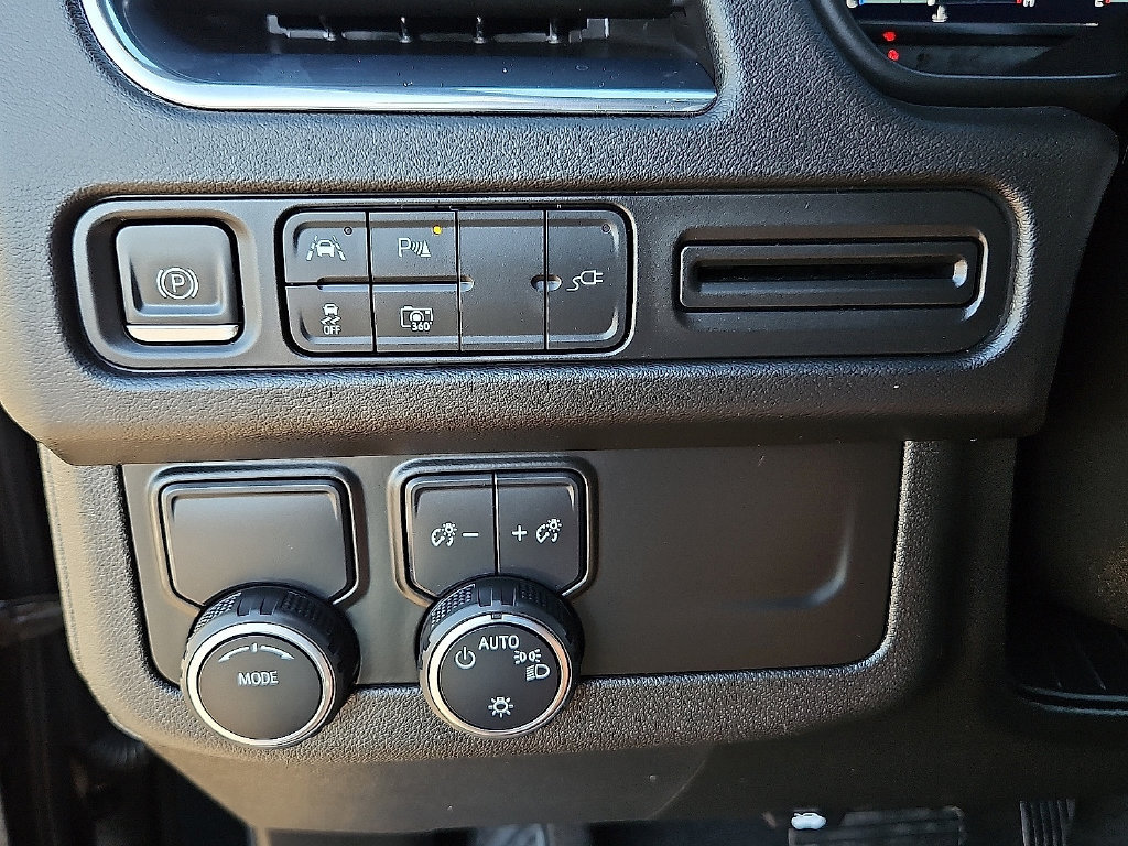 Used 2022 Chevrolet Tahoe LT w/ Luxury Package RWD image 22