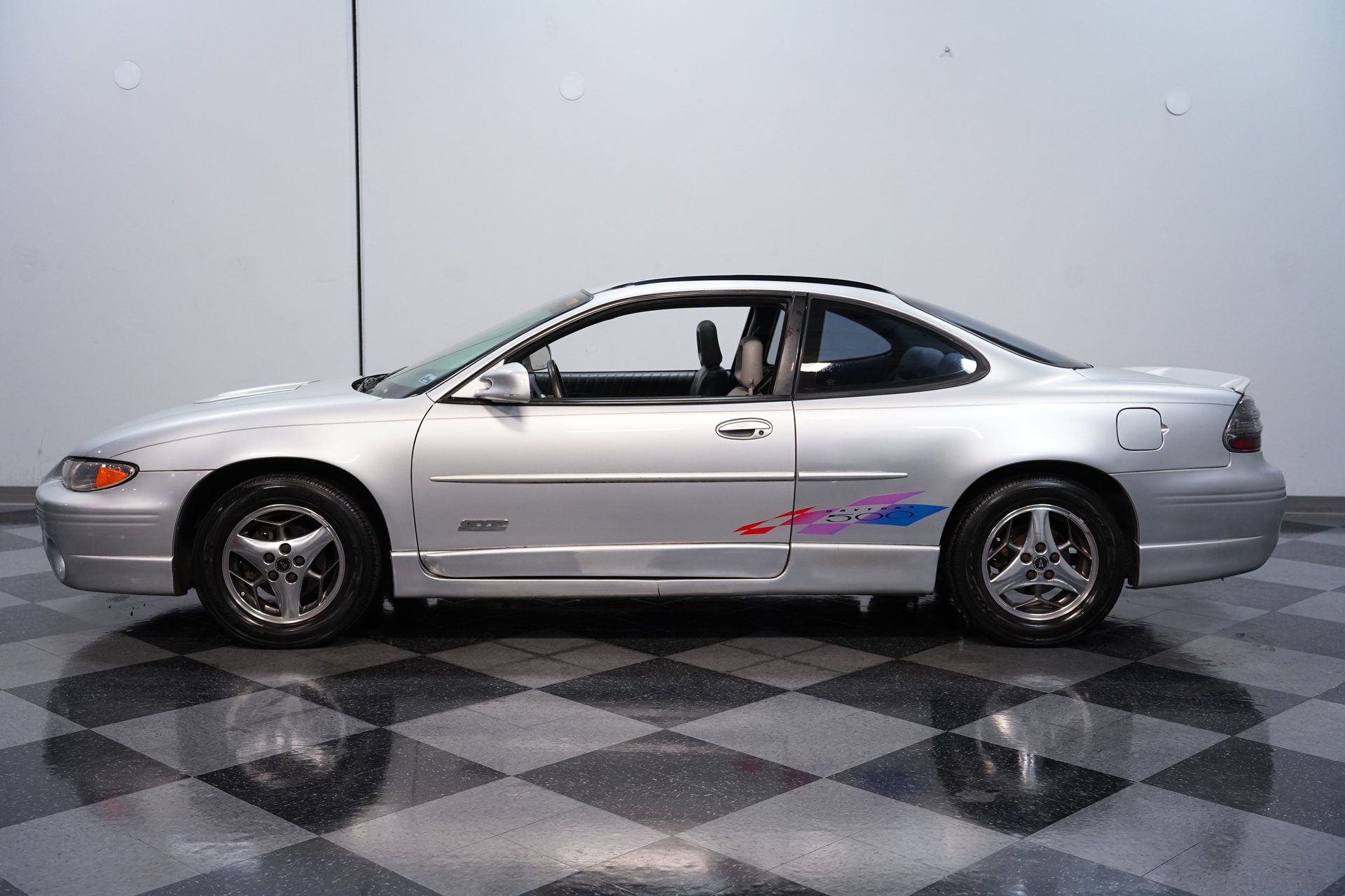 Used 2000 Pontiac Grand Prix GTP w/ Opt Pkg FWD image 2