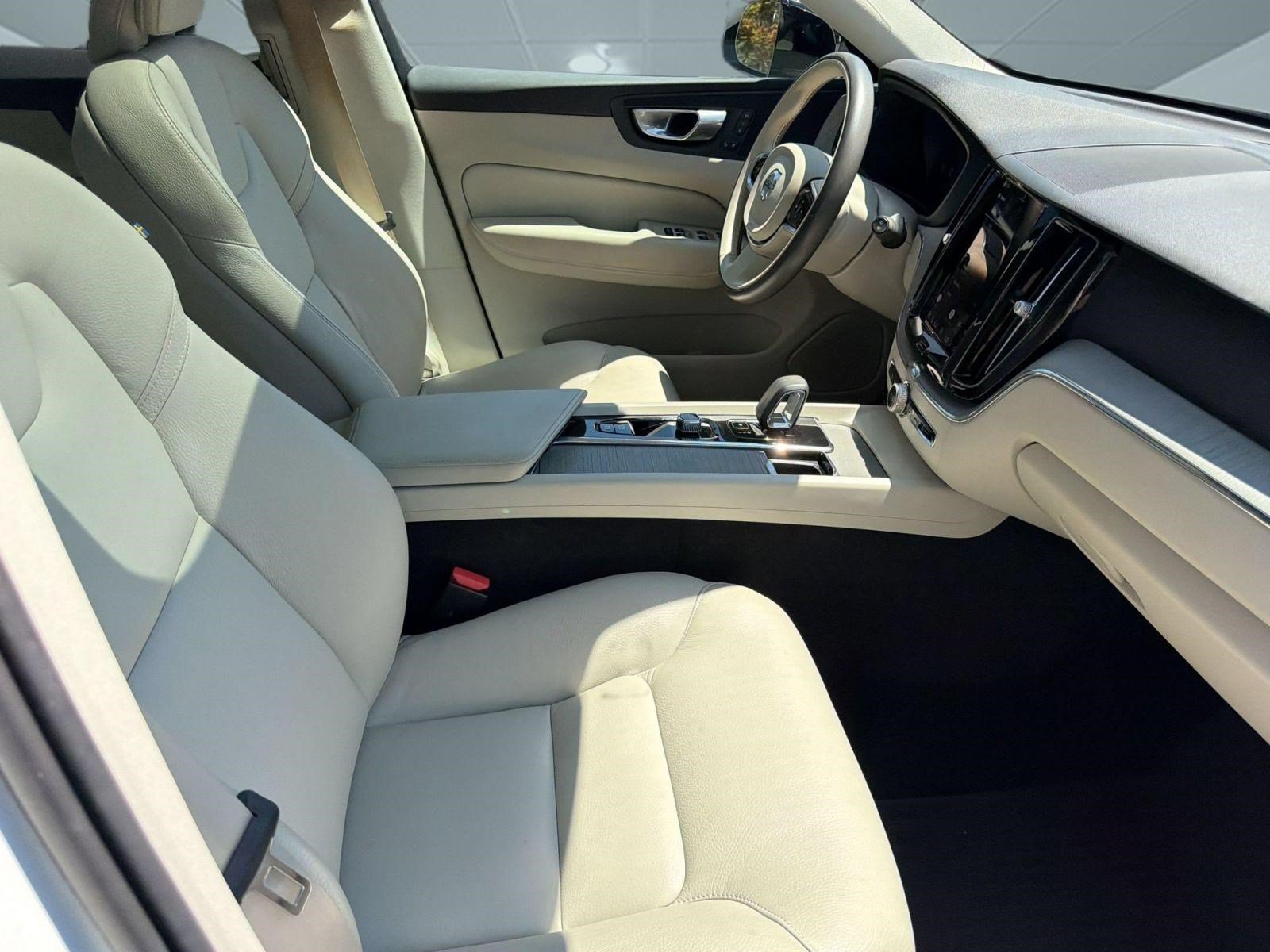 Certified 2024 Volvo XC60 B5 Plus w/ Protection Package Premier AWD/4WD image 24