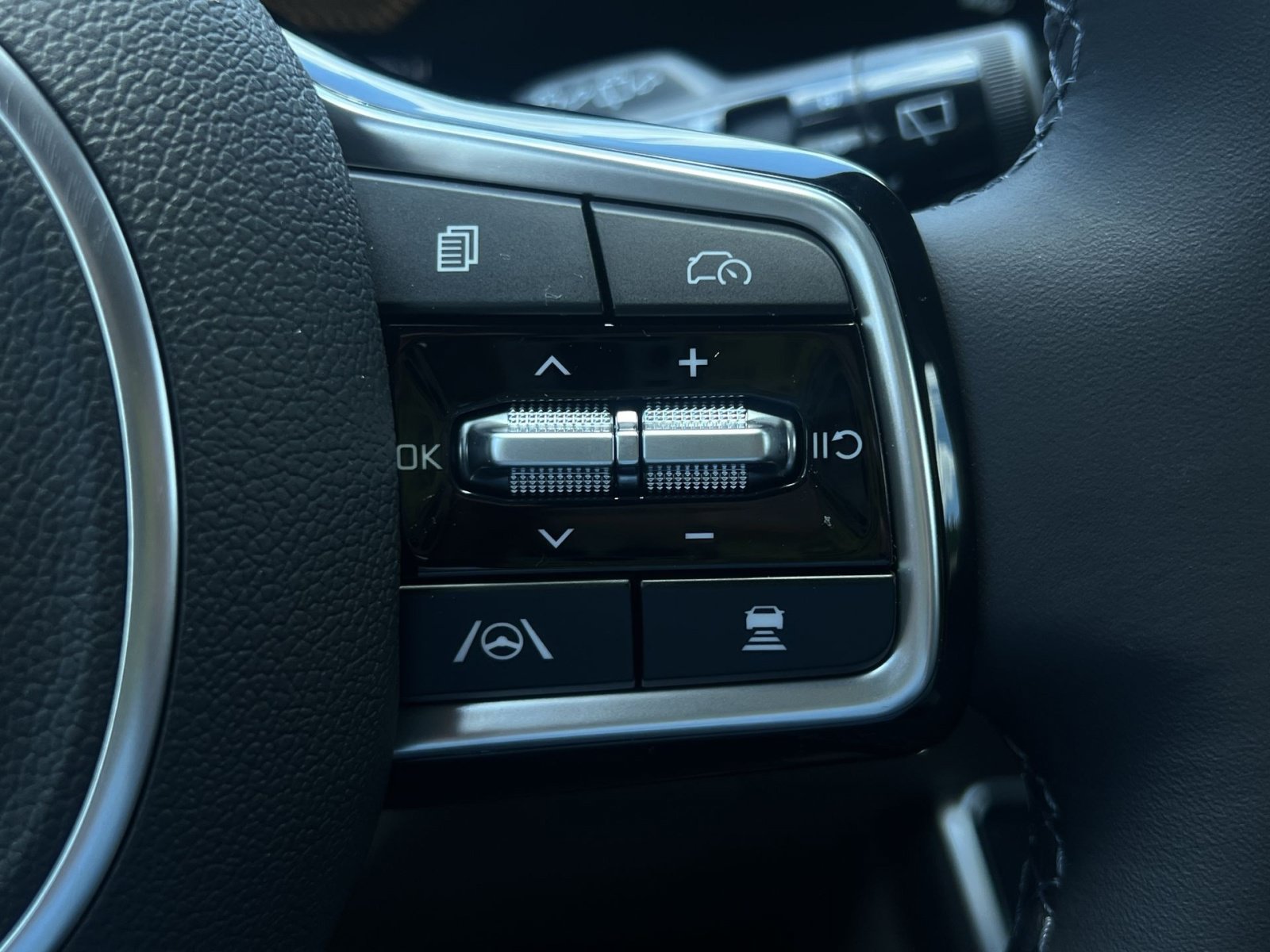 New 2026 Kia Carnival EX FWD image 30
