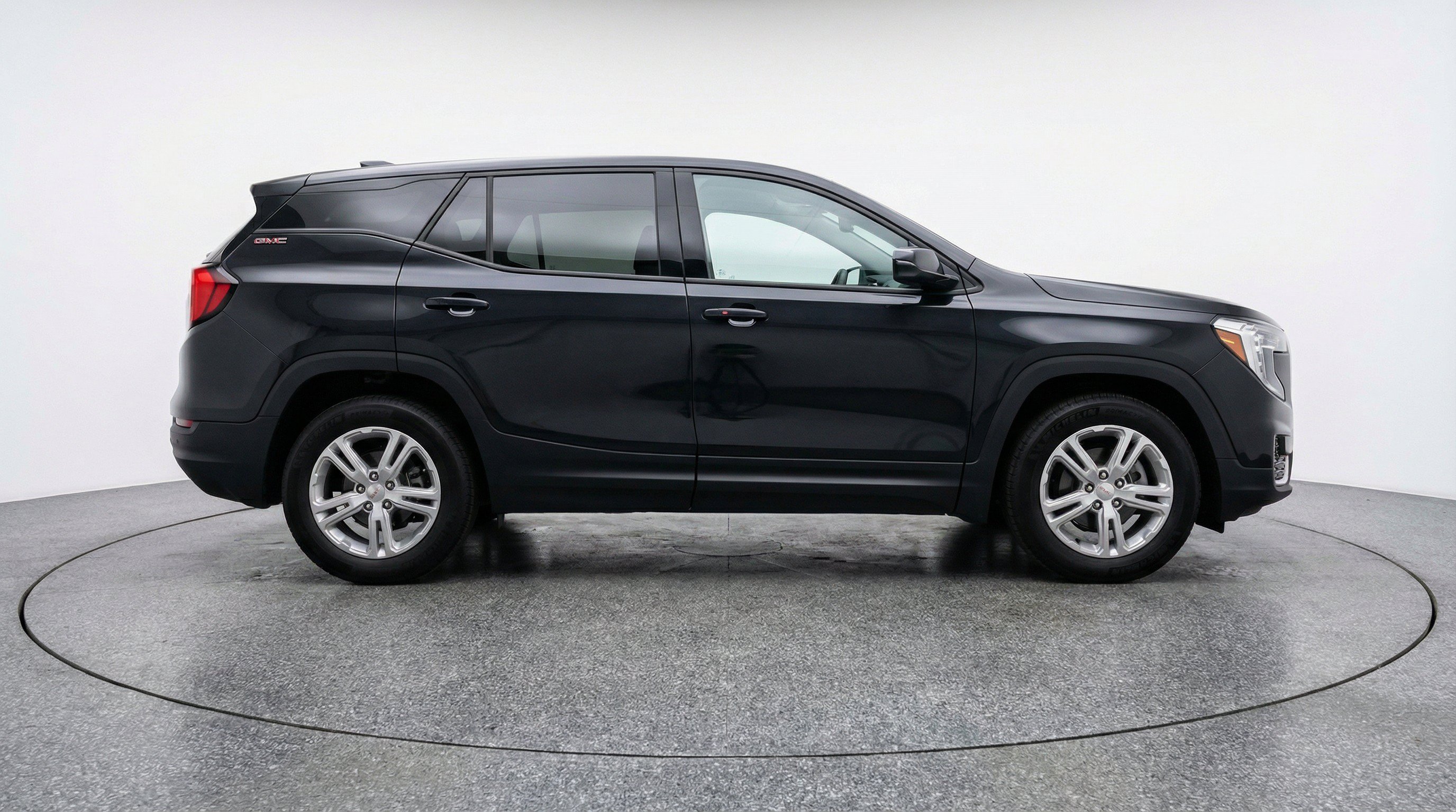 Used 2024 GMC Terrain SLE image 11