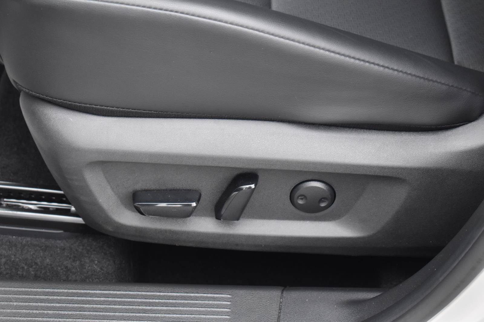 Certified 2024 Nissan Rogue SV w/ SV Premium Package FWD image 25