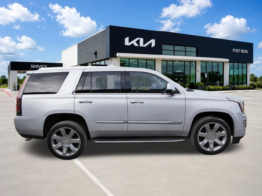 Used 2020 Cadillac Escalade Luxury RWD image 4