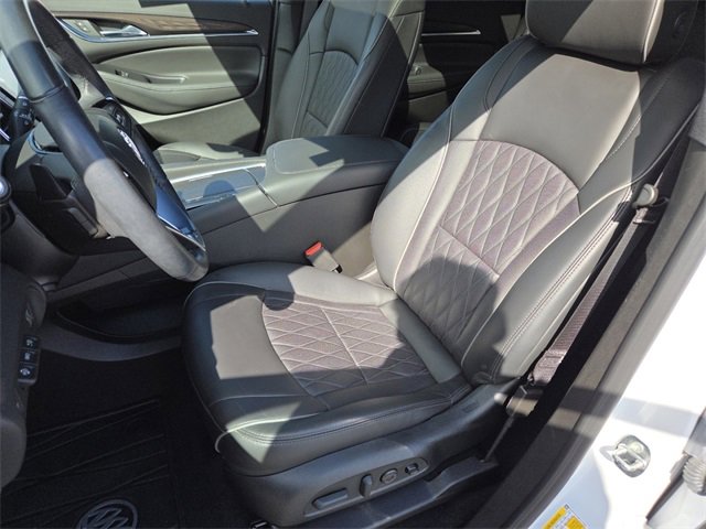 Used 2023 Buick Enclave Avenir w/ Avenir Technology Package image 33
