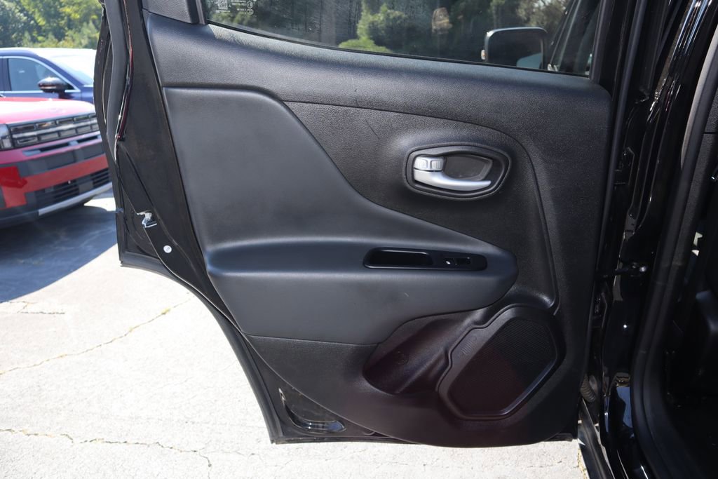 Used 2023 Jeep Renegade Trailhawk image 16