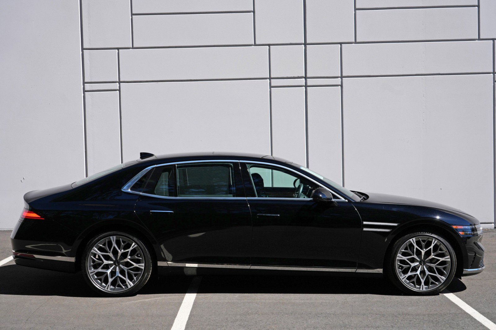 Used 2024 Genesis G90 3.5T AWD/4WD image 75