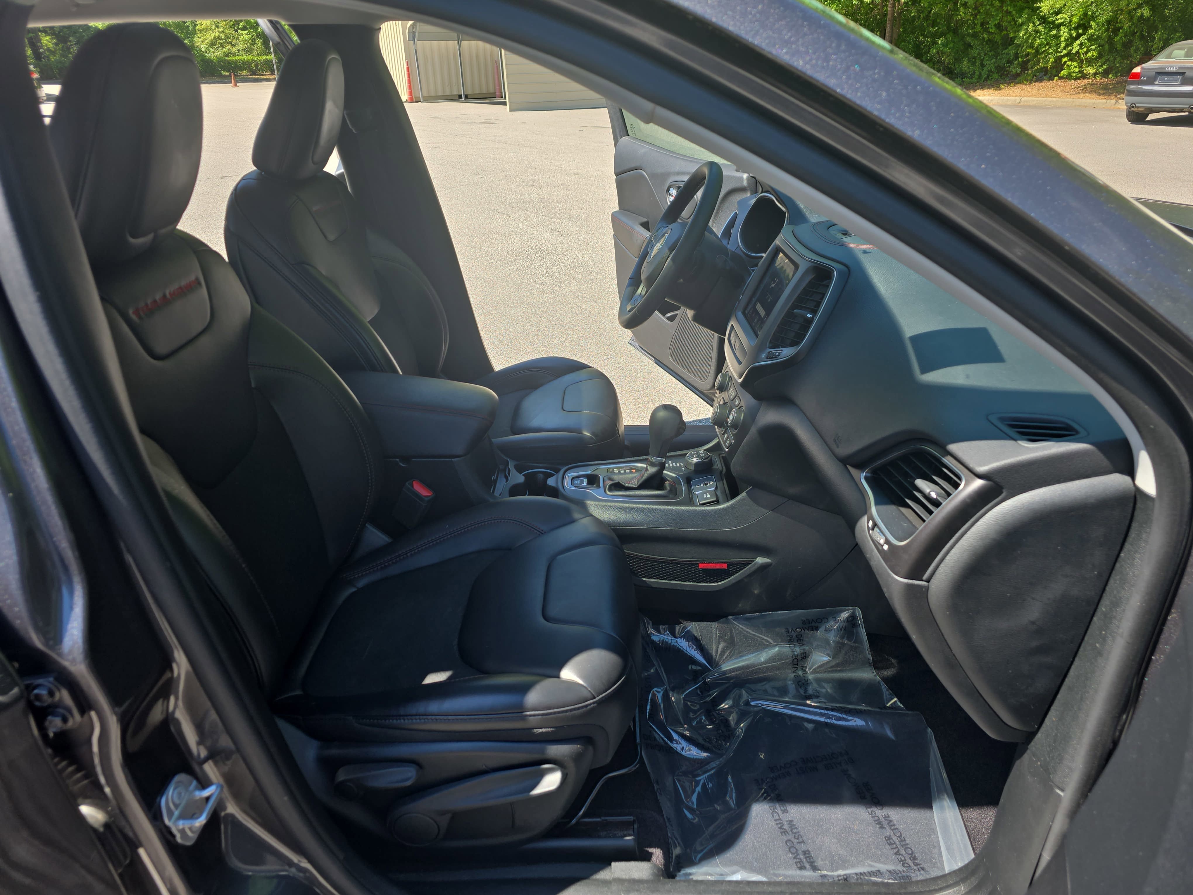 Used 2019 Jeep Cherokee Trailhawk w/ Comfort/Convenience Group image 10