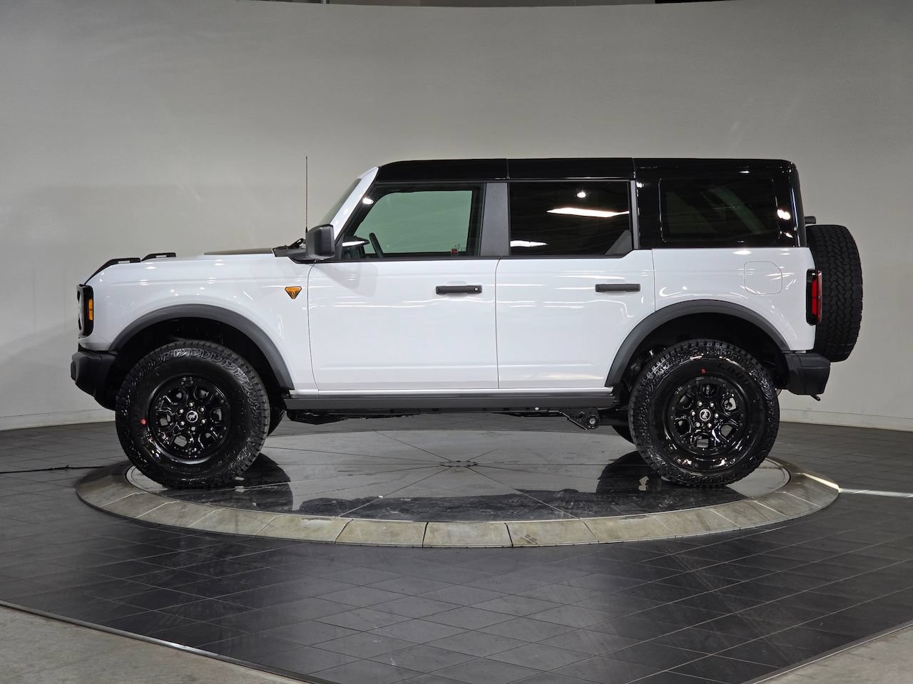 New 2025 Ford Bronco Badlands w/ Sasquatch Package AWD/4WD image 8