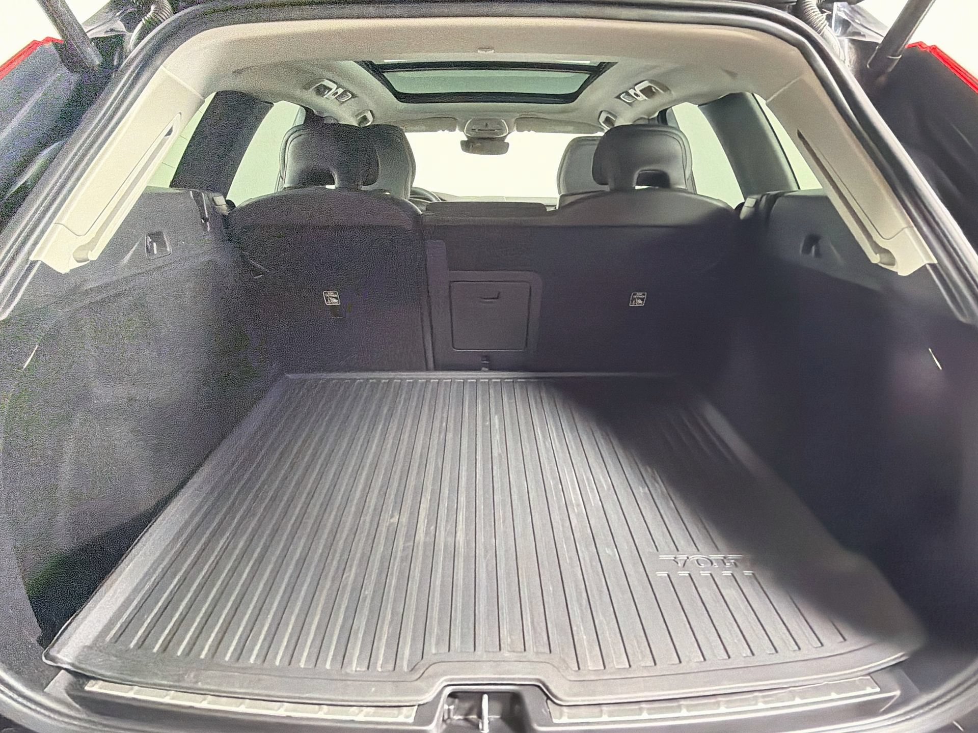 Certified 2023 Volvo XC60 B5 Plus w/ Protection Package Premier FWD image 27