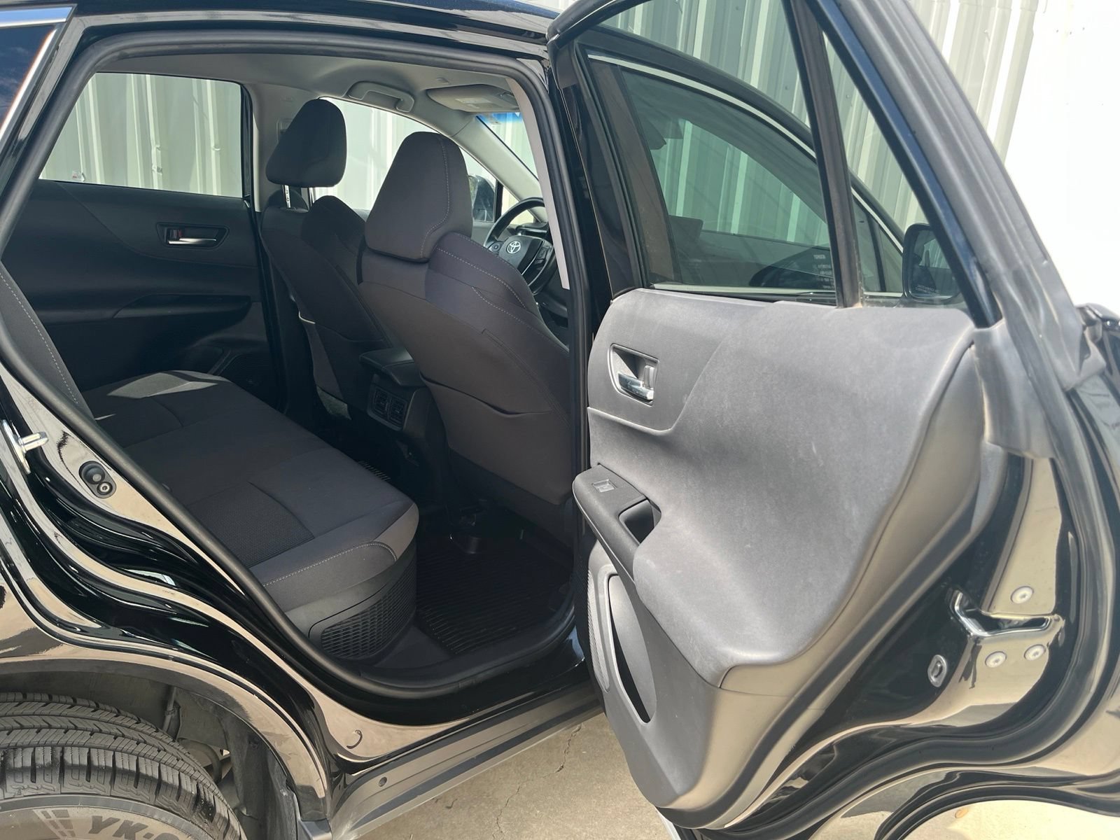 Used 2024 Toyota Venza LE AWD/4WD image 14