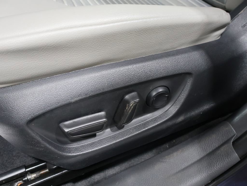 Used 2022 Toyota Camry SE image 12