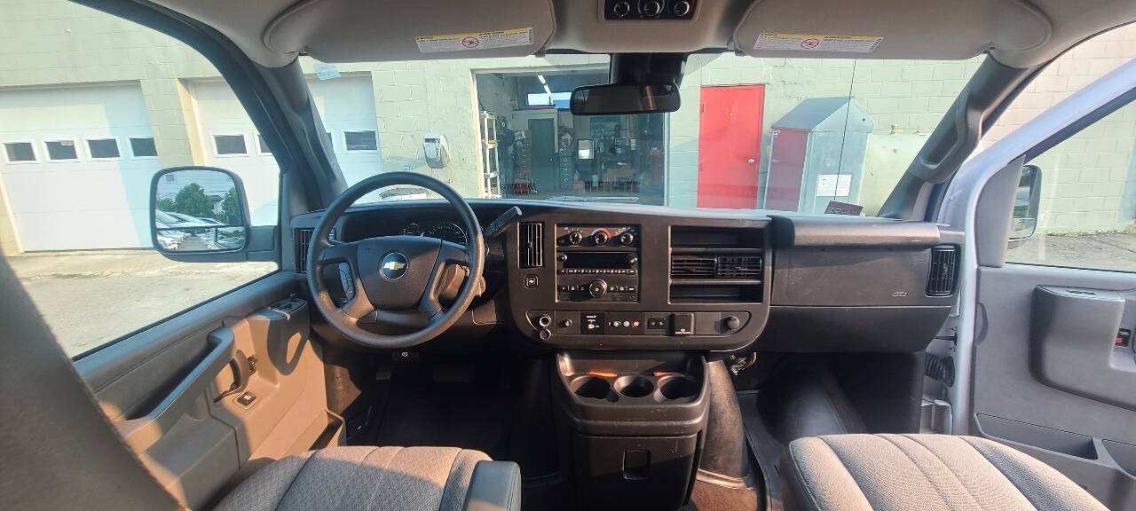 Used 2019 Chevrolet Express 3500 LT w/ LT Preferred Equipment Group RWD image 18