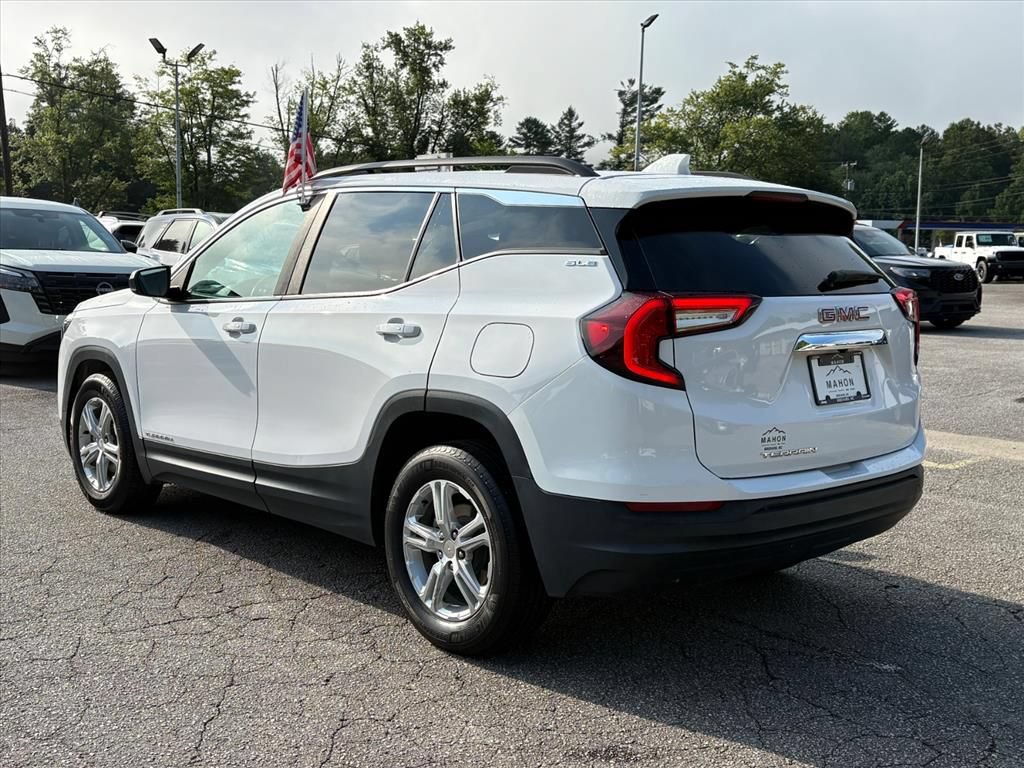Used 2022 GMC Terrain SLE w/ Driver Convenience Package FWD image 7
