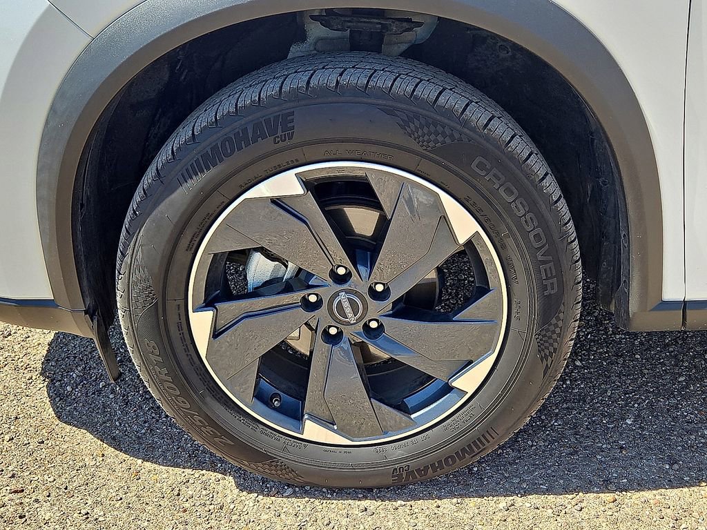 Used 2024 Nissan Rogue SV AWD/4WD image 10