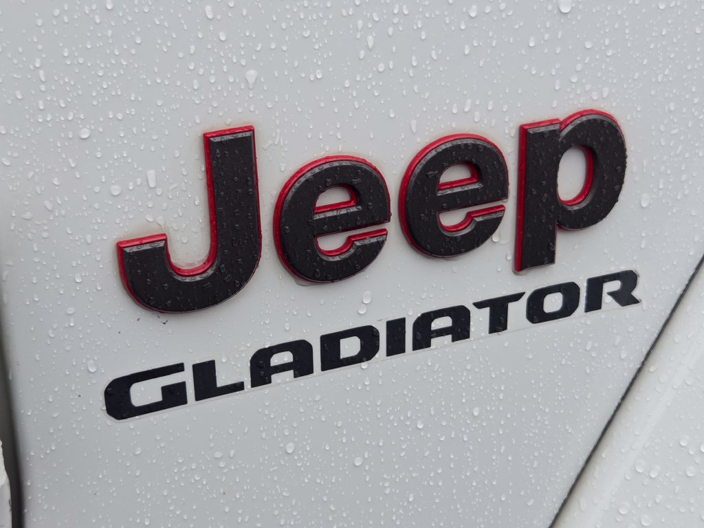 Used 2020 Jeep Gladiator Rubicon w/ Advanced Safety Group AWD/4WD image 17