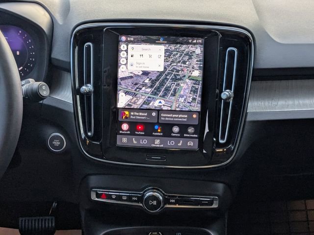 Certified 2023 Volvo XC40 B5 Ultimate w/ Protection Package Premier image 23