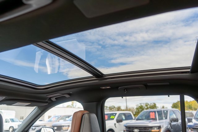 Used 2024 Lincoln Aviator Reserve w/ Equipment Group 201A image 12