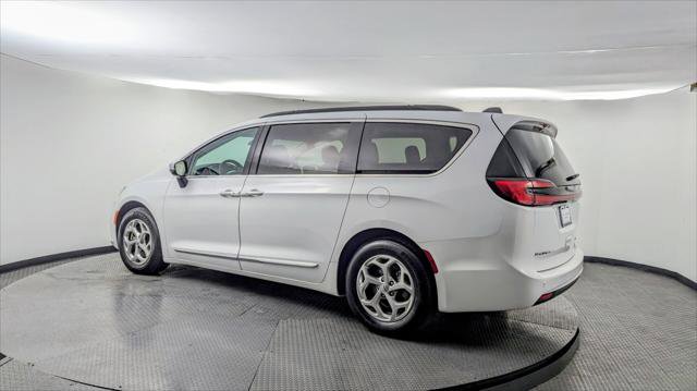Used 2023 Chrysler Pacifica Limited FWD image 6