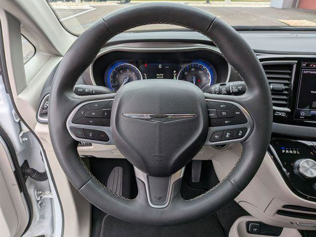 Certified 2023 Chrysler Pacifica Touring-L FWD image 17