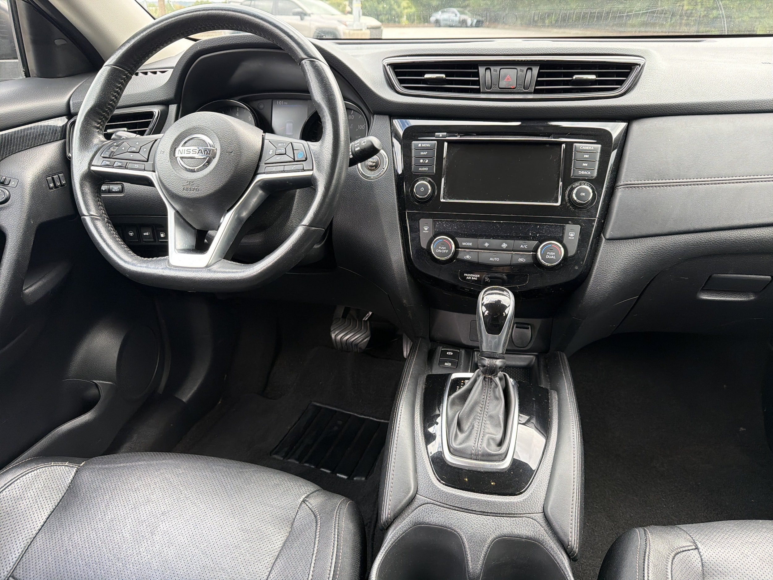 Used 2019 Nissan Rogue SL FWD image 3