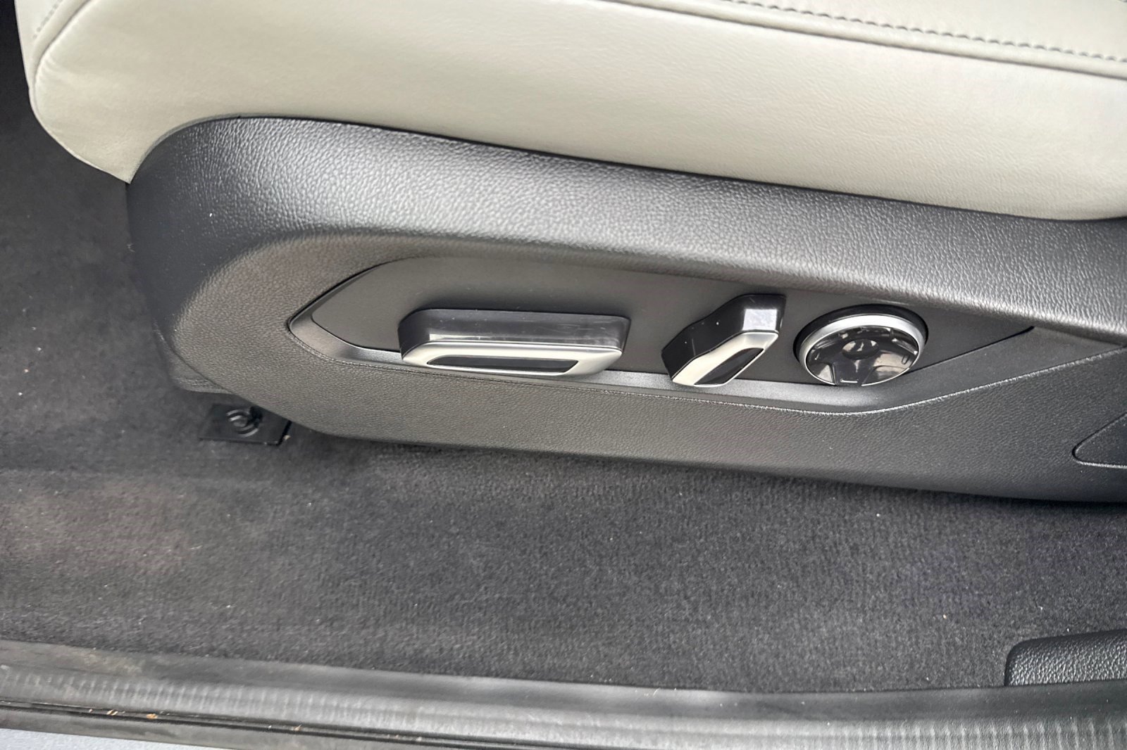 Used 2025 Acura MDX SH-AWD w/ Technology Package image 15