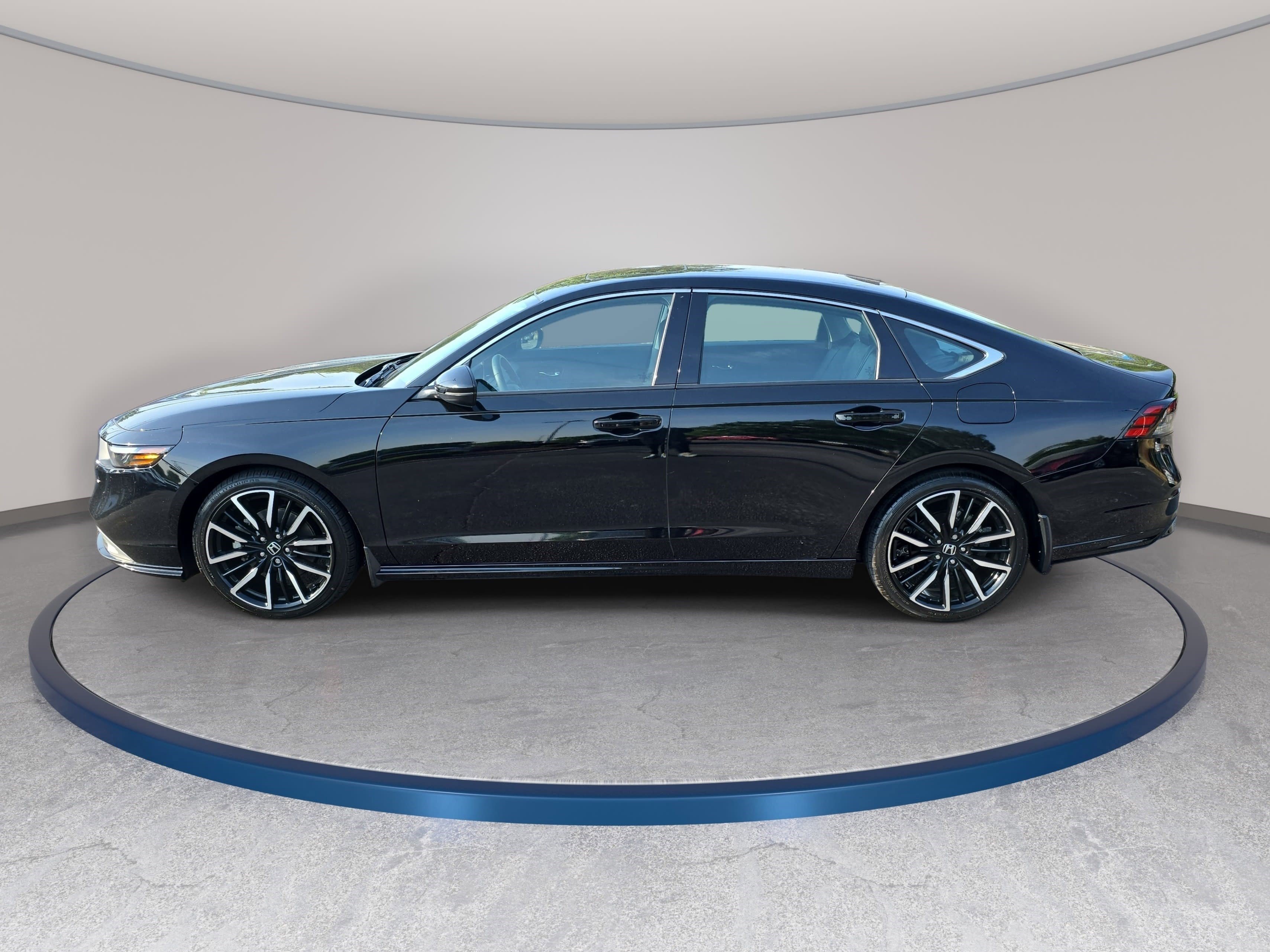 Used 2023 Honda Accord Touring image 7