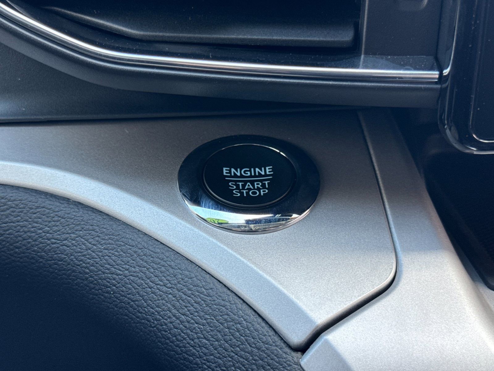 Used 2024 Ford Explorer XLT w/ Equipment Group 202A image 26