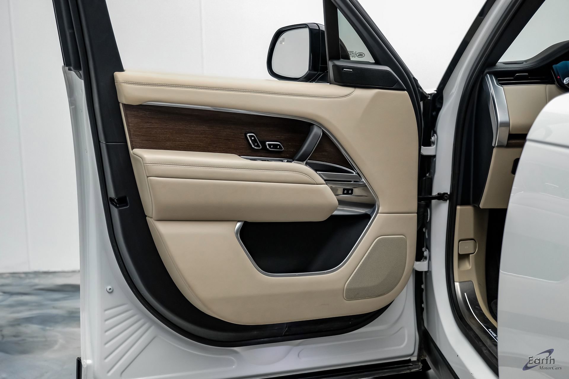 Used 2023 Land Rover Range Rover SE image 77