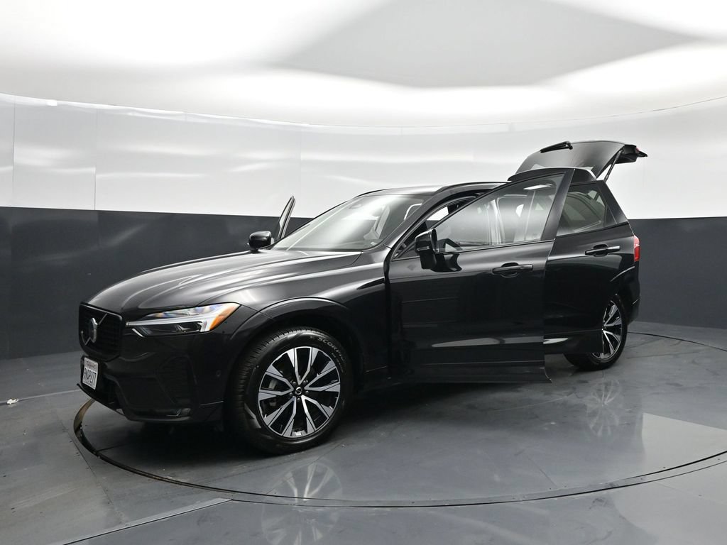 Used 2025 Volvo XC60 B5 Plus AWD/4WD image 30