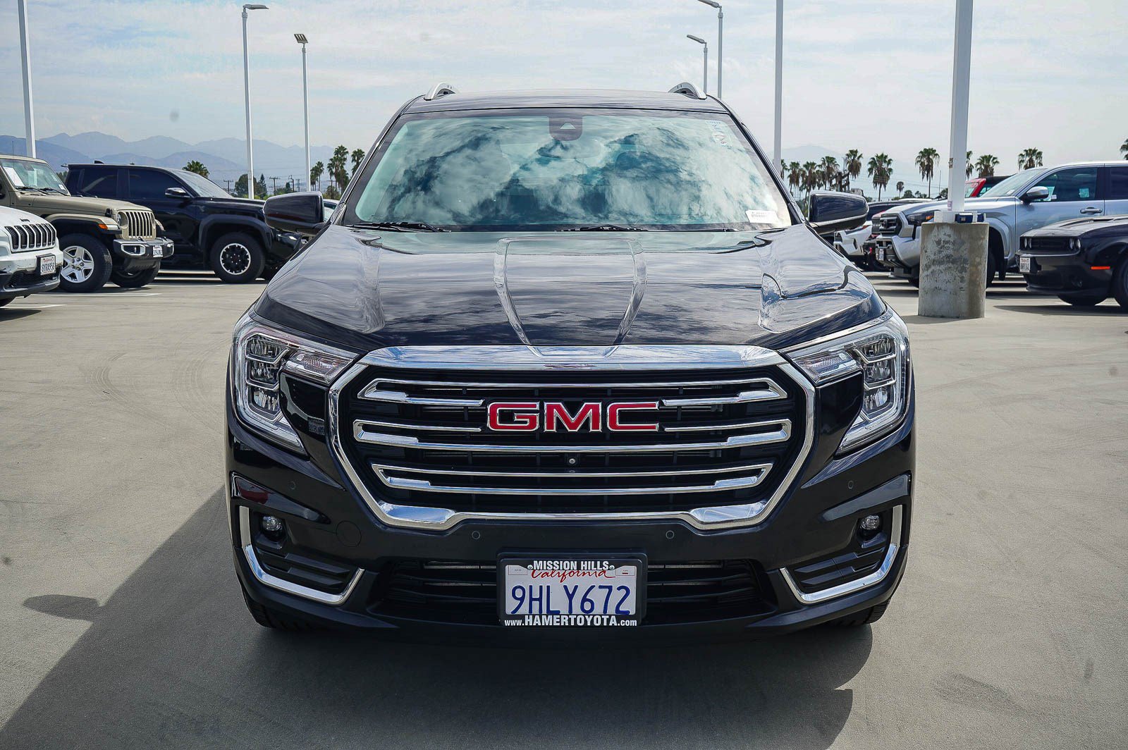 Used 2022 GMC Terrain SLT w/ Tech Package AWD/4WD image 2