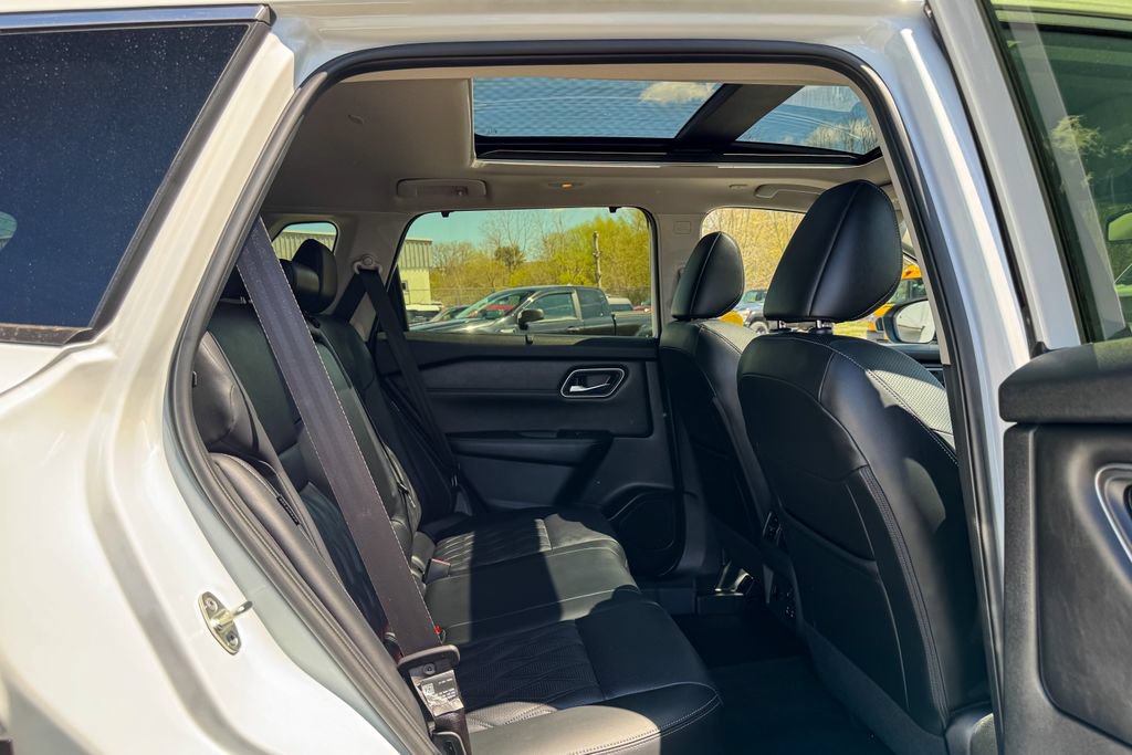 Used 2024 Nissan Rogue Platinum w/ Platinum Premium Package AWD/4WD image 14