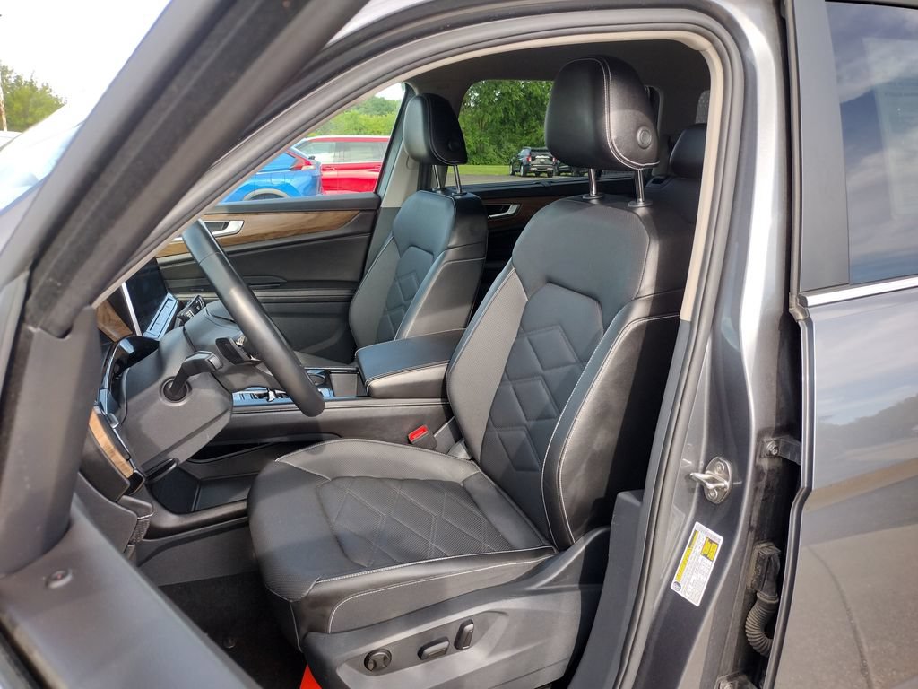 Used 2025 Volkswagen Atlas SE FWD image 2