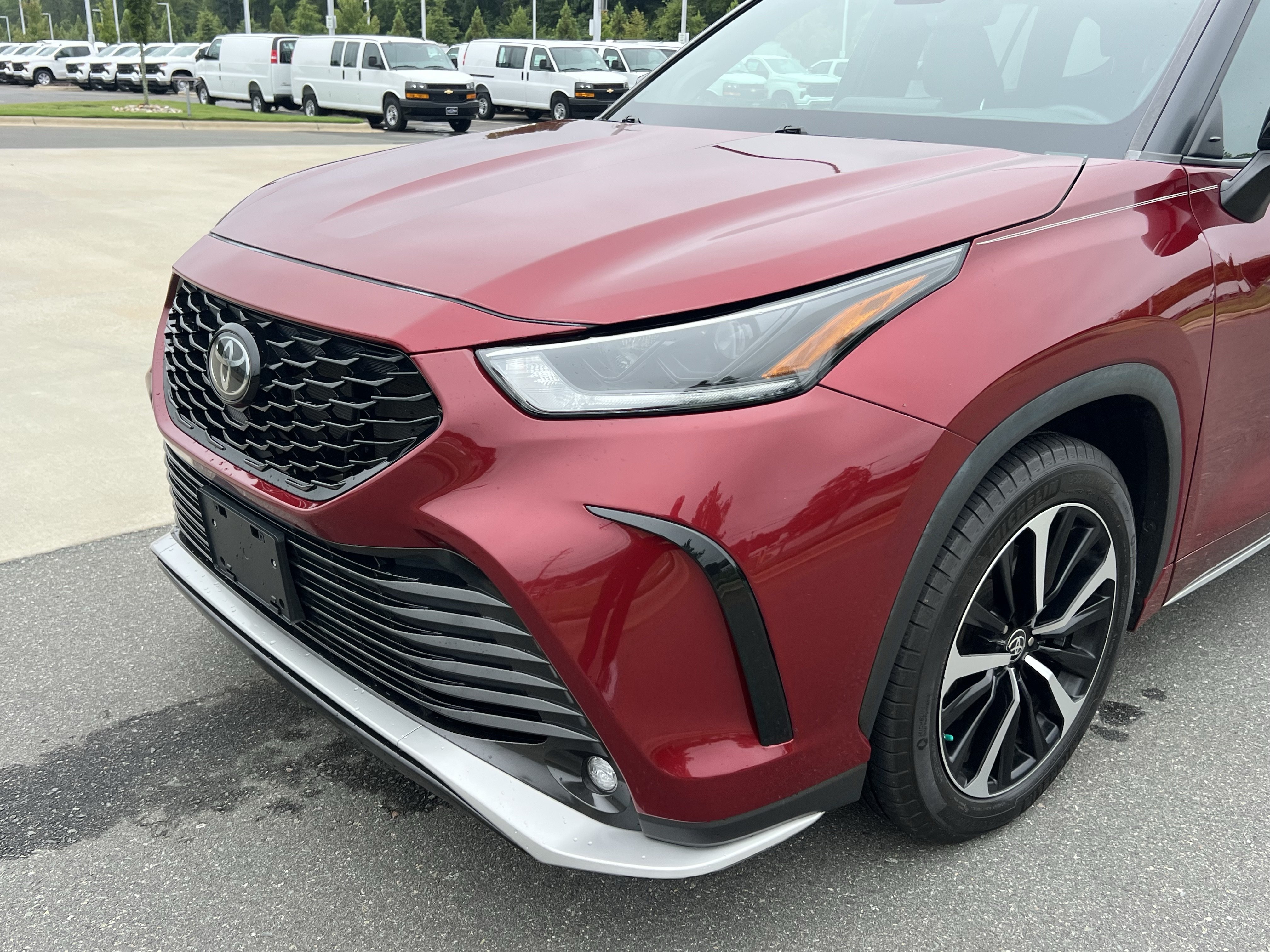 Used 2022 Toyota Highlander XSE FWD image 11