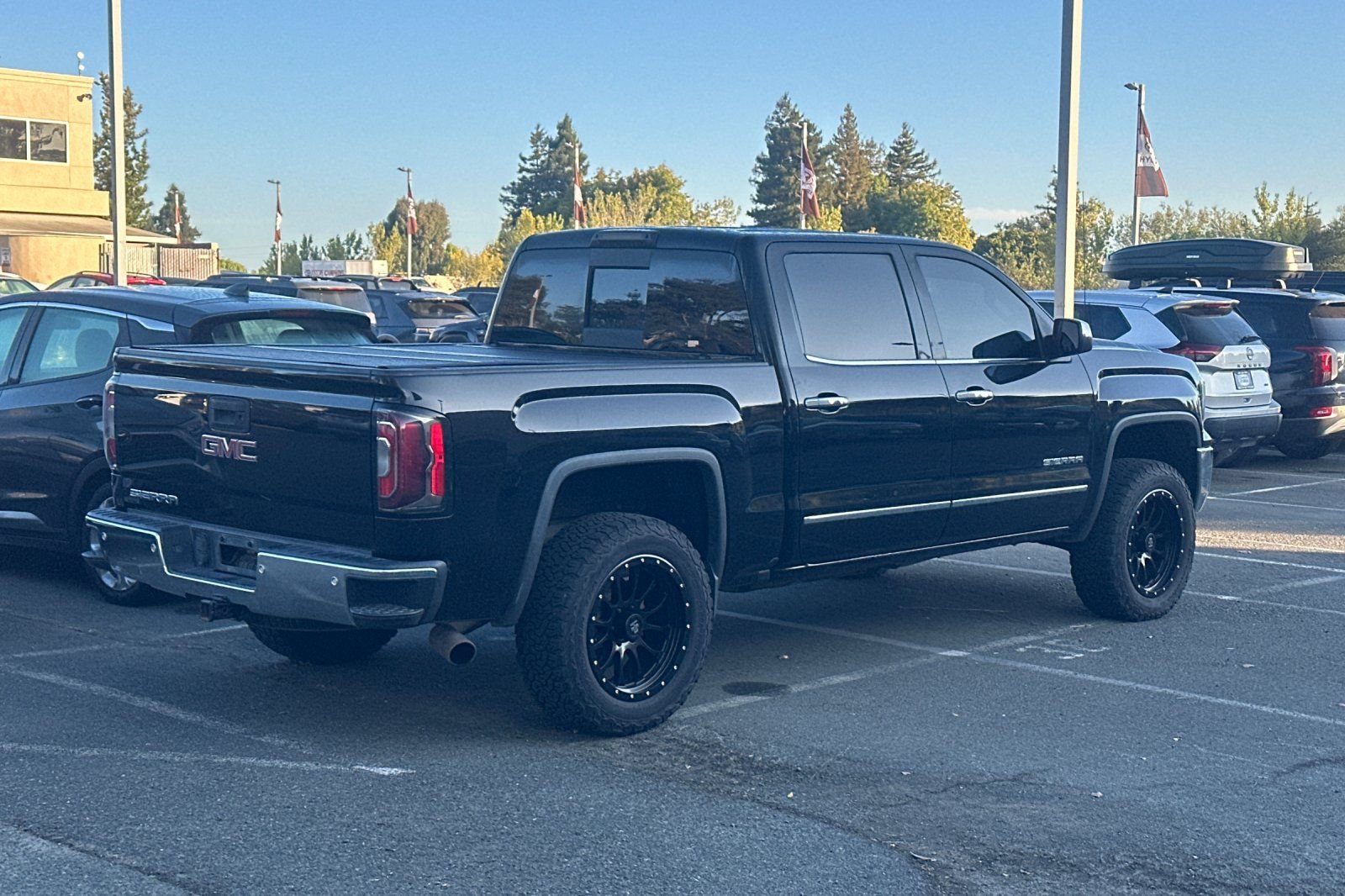 Used 2016 GMC Sierra 1500 SLT w/ SLT Premium Package AWD/4WD image 5