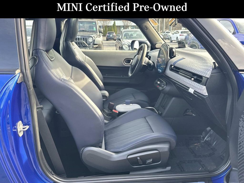 Used 2025 MINI Cooper 2-Door Hardtop image 27