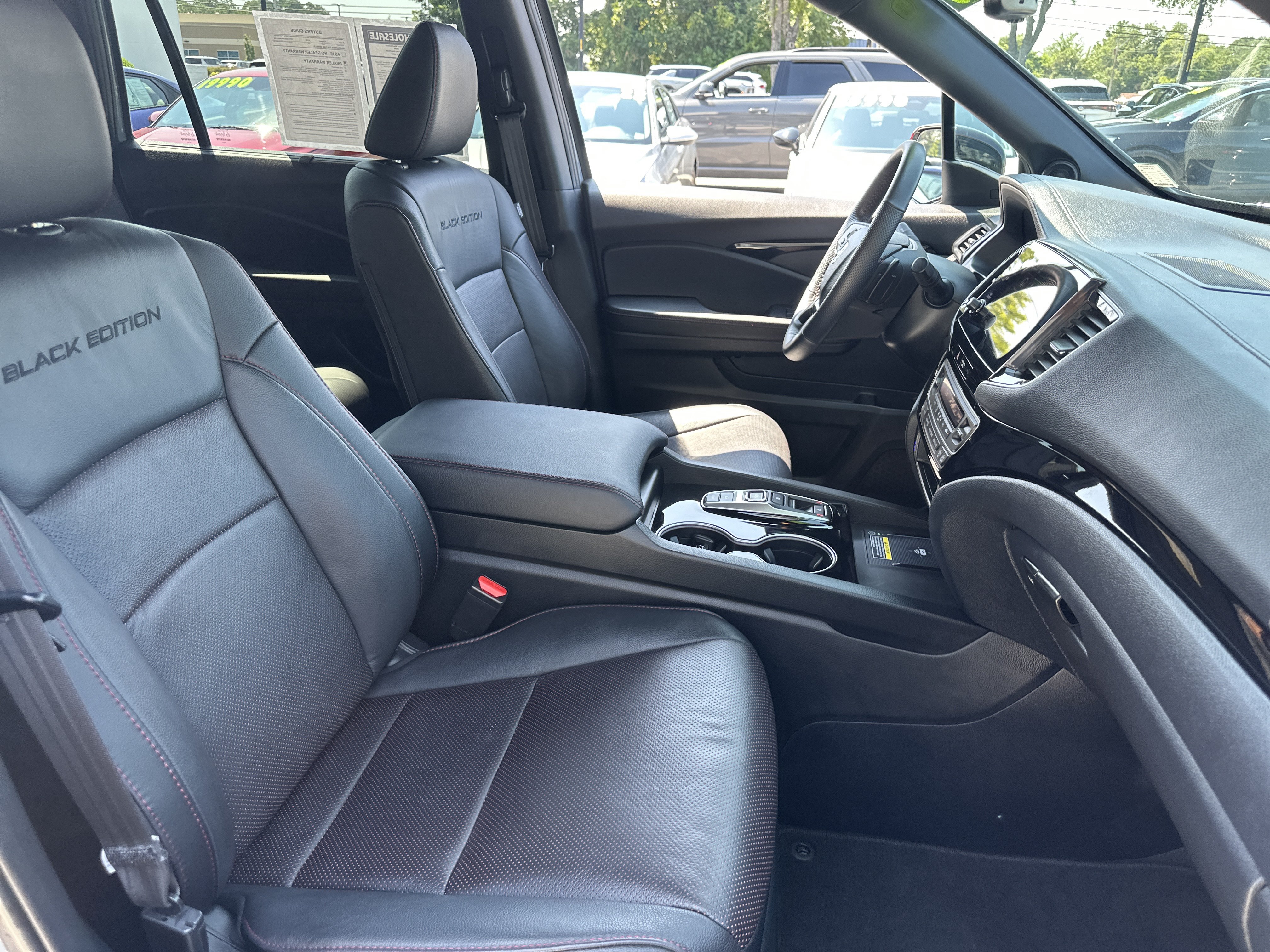 Used 2025 Honda Passport Black Edition image 13